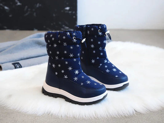 Différentes tailles de bottes d'hiver alignées