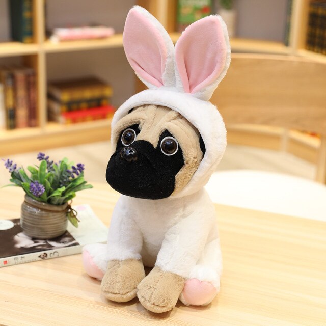 Carlin en peluche avec grimace, yeux ronds et nez plat