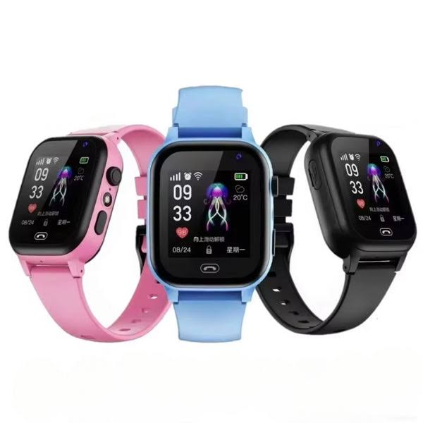Montre GPS enfant avec écran affichant carte et icônes d'appels