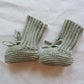 Chaussons bébé en tricot avec finition soignée
