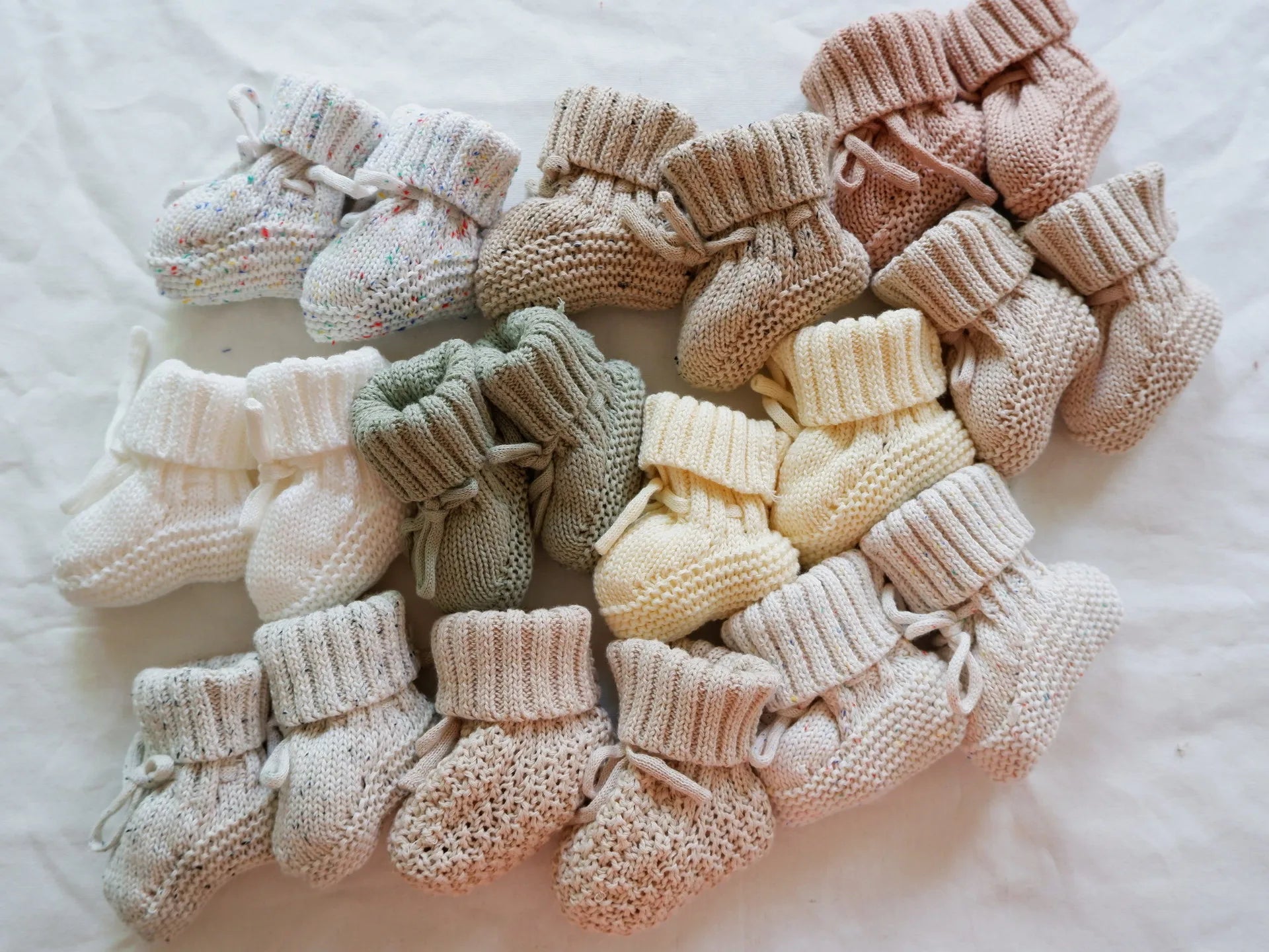 Chaussons bébé en tricot bleu avec doublure intérieure