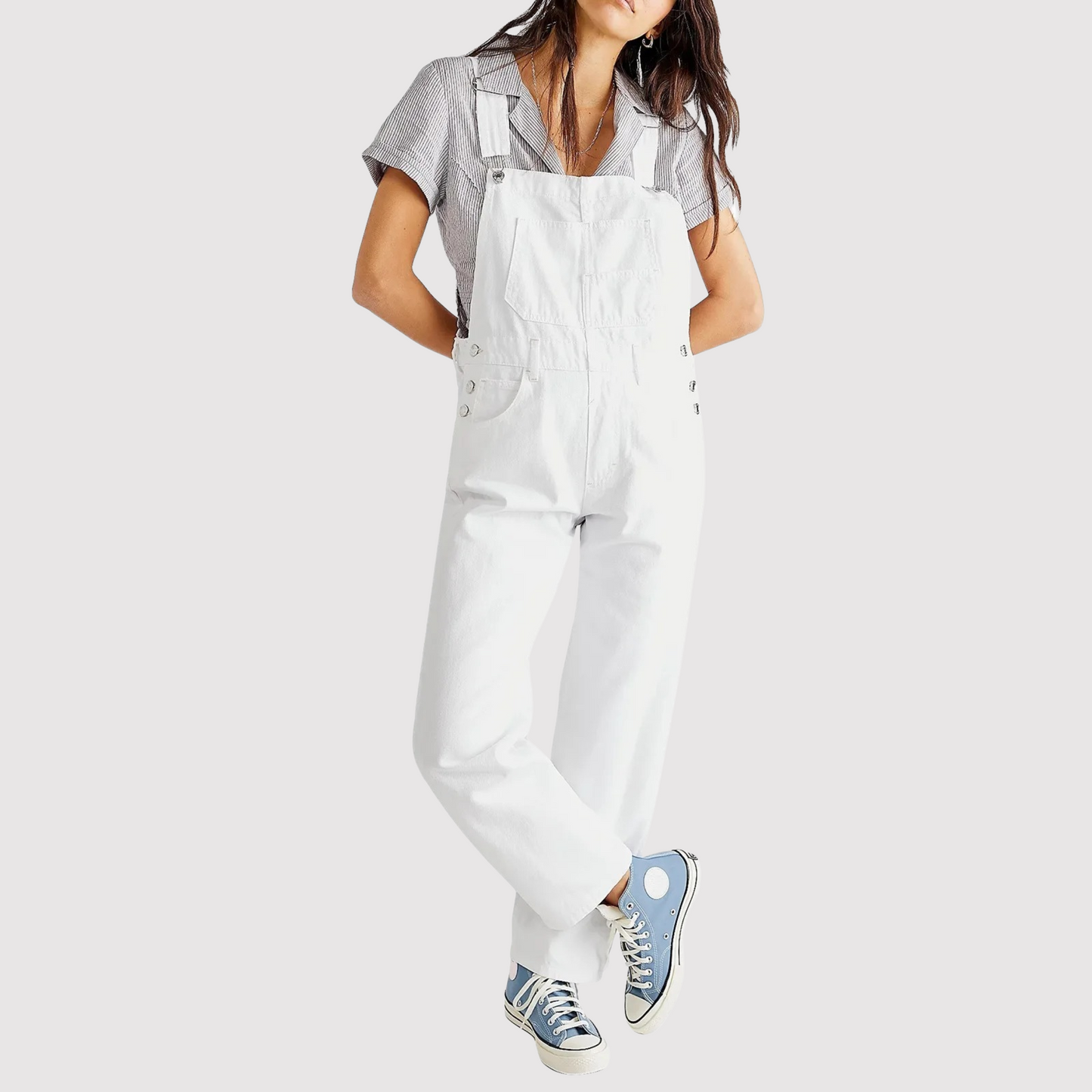 Salopette en denim avec poches avant et arrière visibles