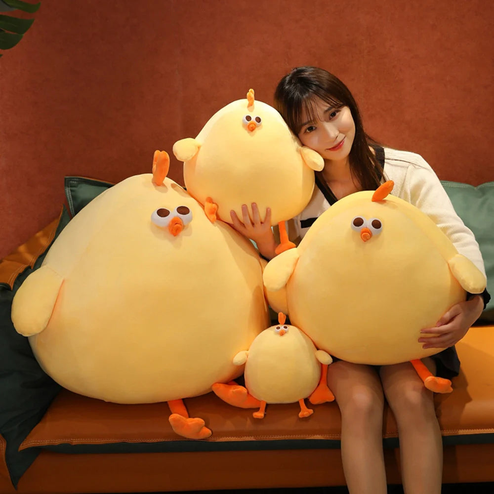 Peluche poulet géant jaune sur fond blanc