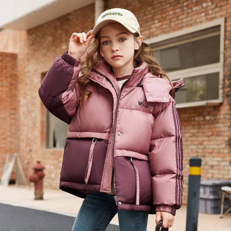 Zoom sur la texture du tissu de la veste puffer