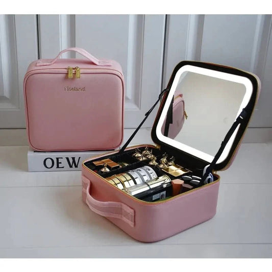 Accessoires de maquillage organisés dans le sac ouvert