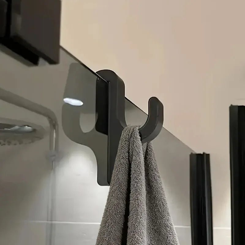 Détail du crochet en verre montrant sa surface lisse