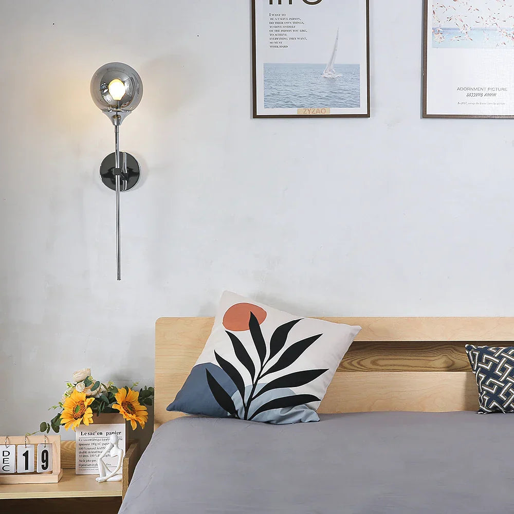 Vue de côté de l'applique murale scandinave en verre