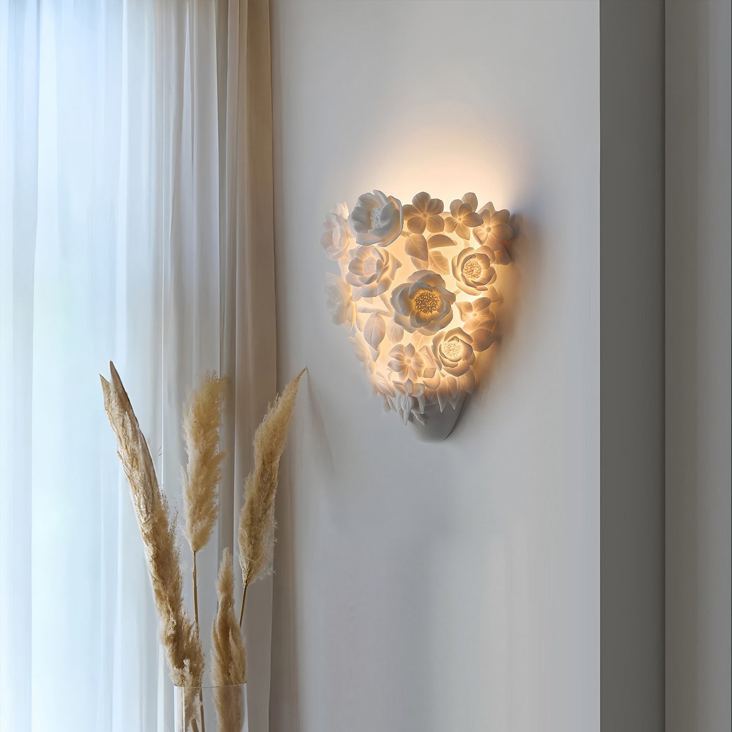 Applique murale avec fleurs en céramique vue de face