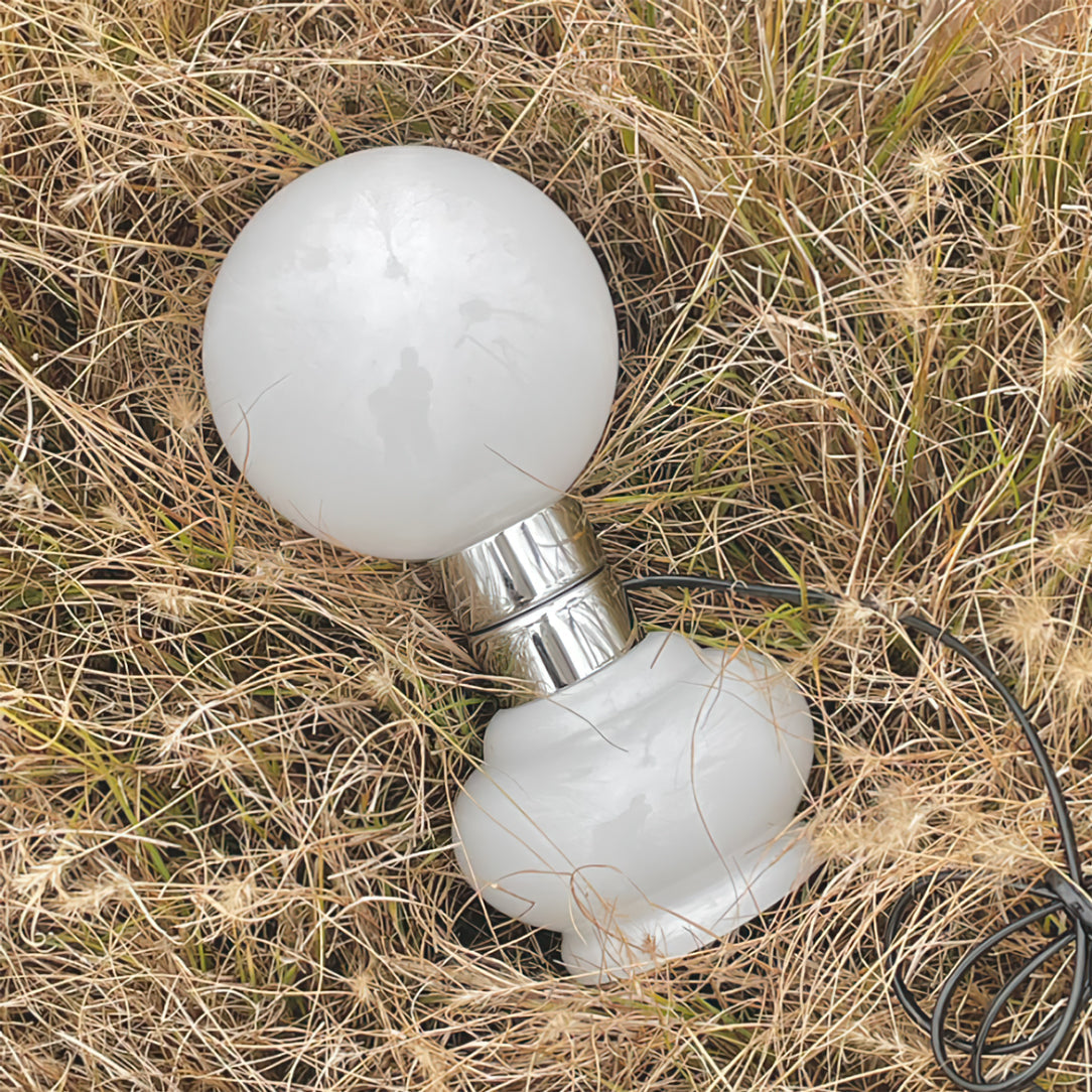 Vue de dessus, abat-jour sphérique en verre blanc