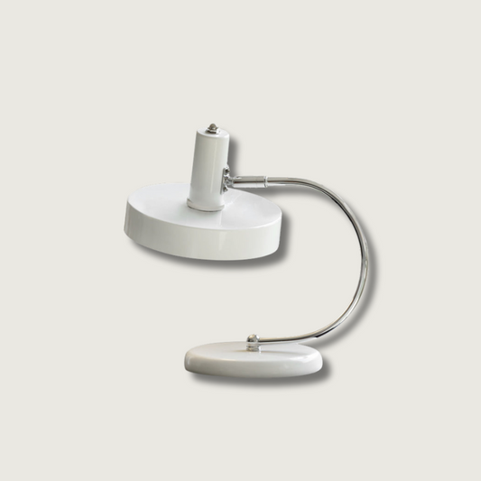 Vue de dessus de la lampe, mettant en valeur son design circulaire