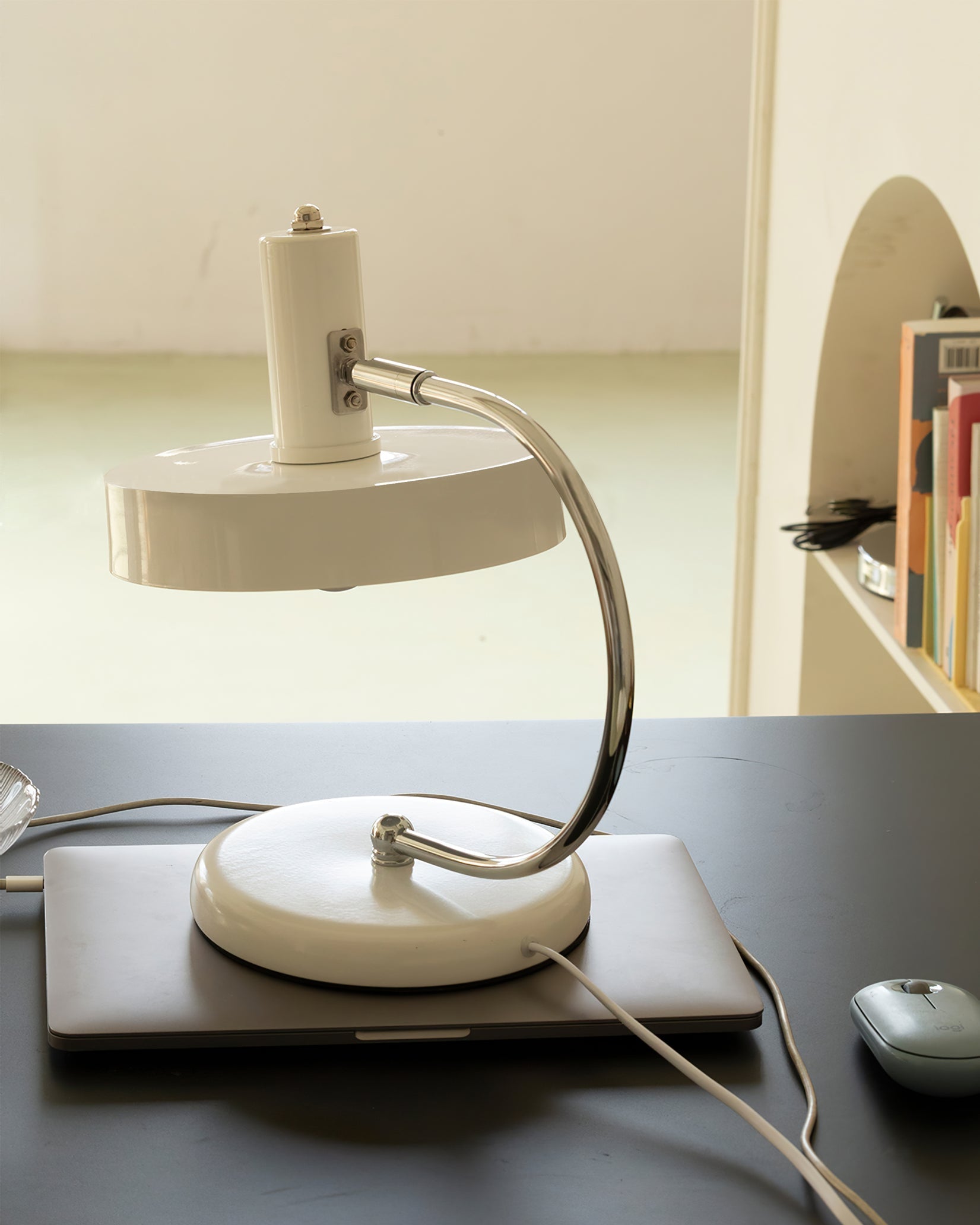 Lampe de table avec ampoule LED visible