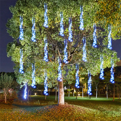 Guirlandes LED multicolores créant une atmosphère festive