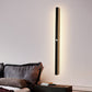 Applique LED illuminant une entrée de jardin