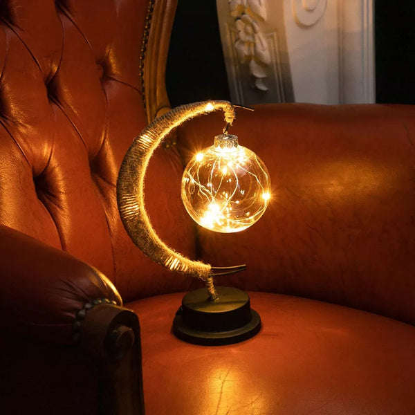 Gros plan sur le design détaillé de la lampe lunaire