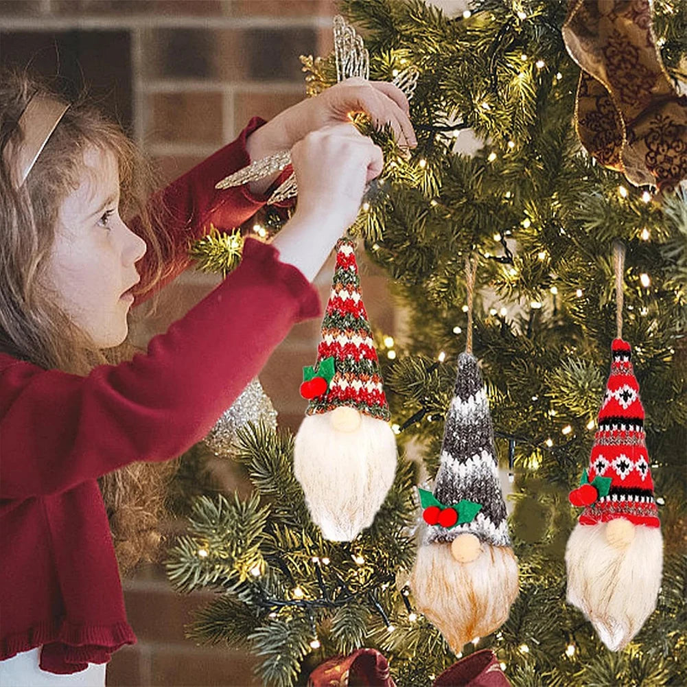 Calendrier de l'Avent avec gnomes en peluche colorés