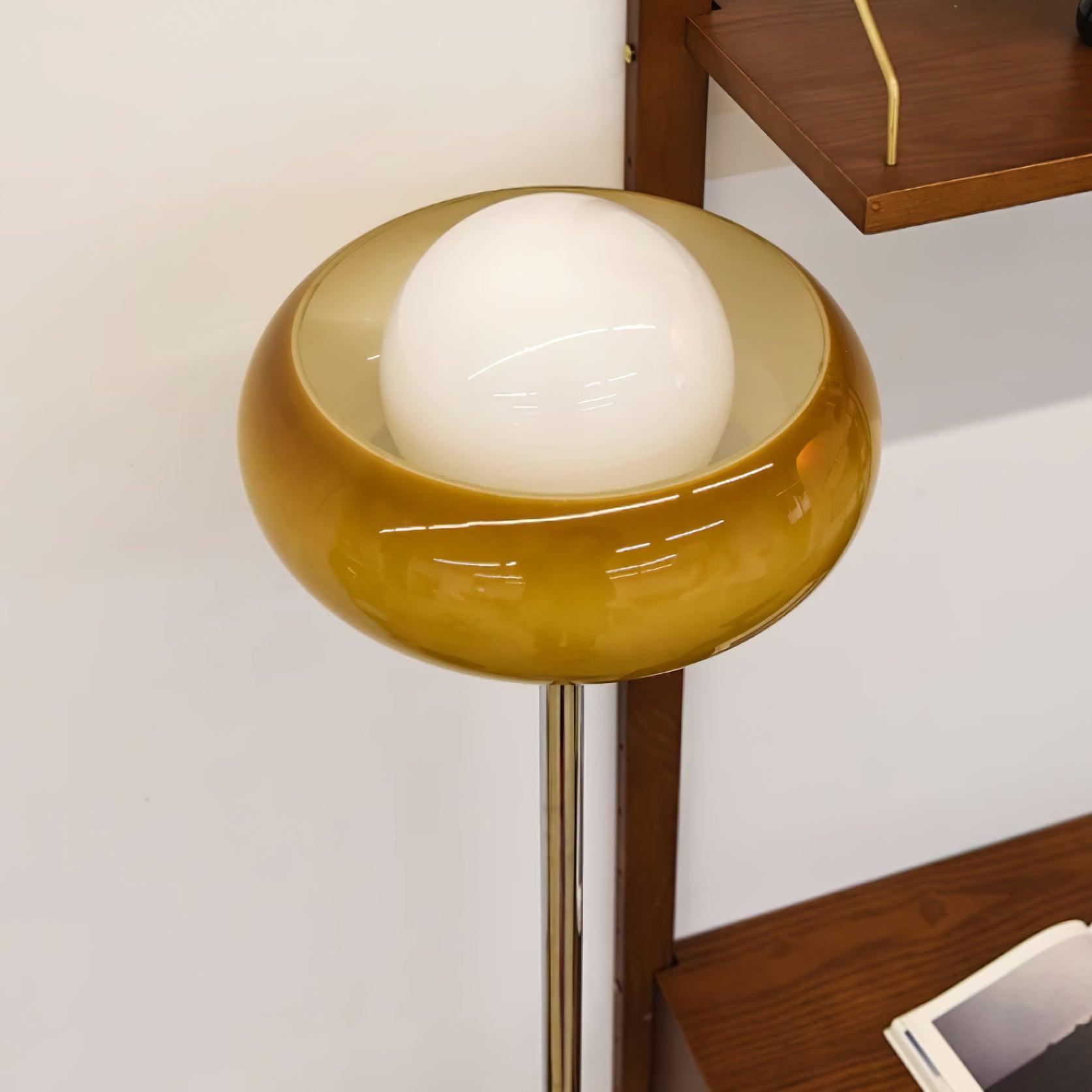 Lampe de sol dans un salon moderne et épuré