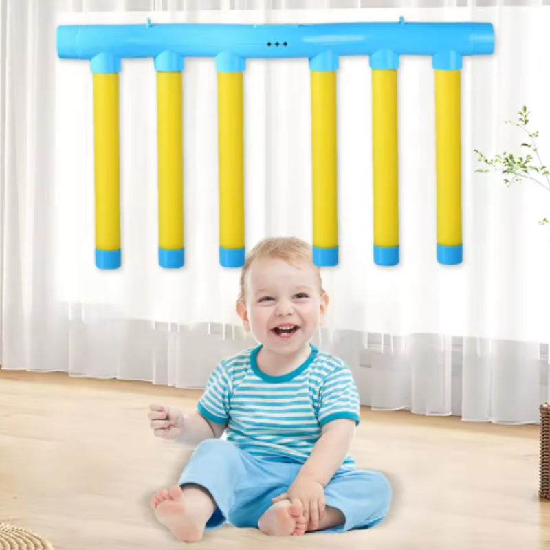 Enfant utilisant un jeu d'attrape pour améliorer la coordination