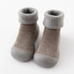 Détail de la texture douce des chaussettes pour enfants
