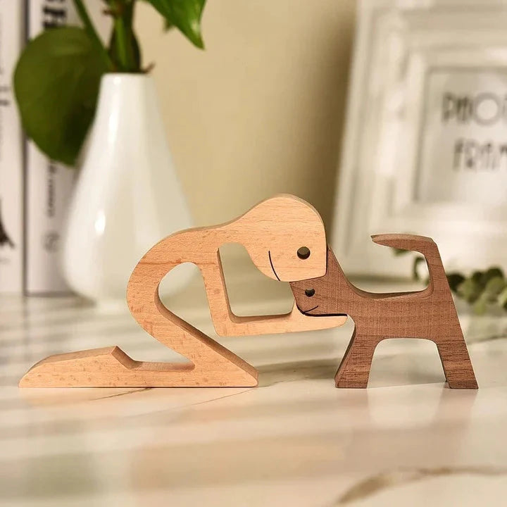 Sculpture en bois d'un cheval en mouvement