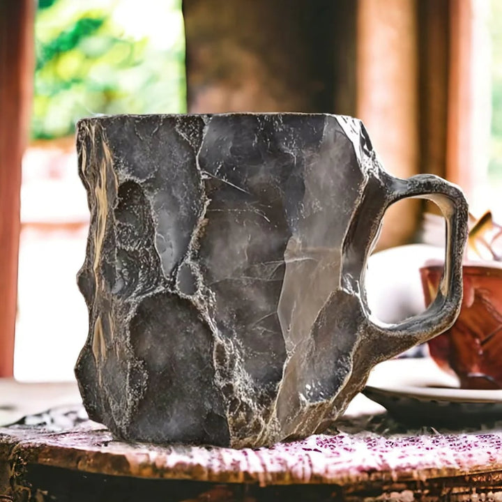 Intérieur de la tasse montrant sa capacité généreuse