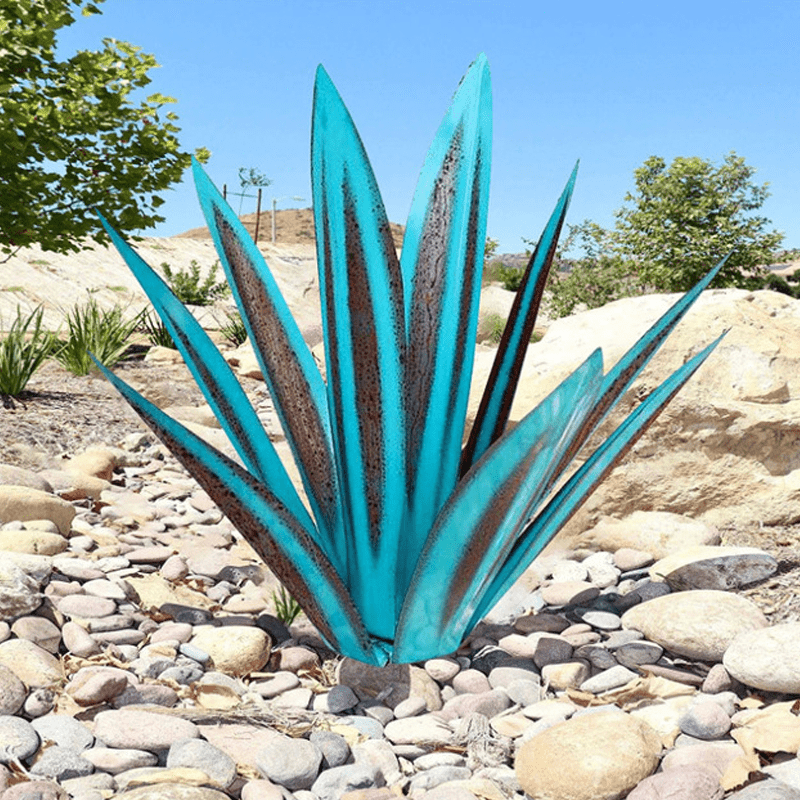 Lampe en agave colorée, ajoutant une touche artistique au jardin