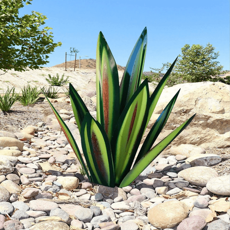 Lampe solaire en agave sous la pluie, montrant sa résistance