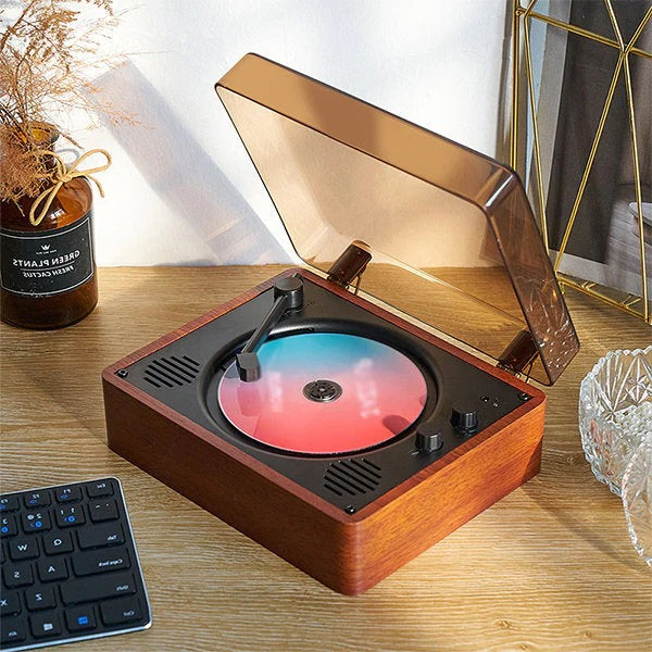 Lecteur CD sur une étagère, illustrant son design compact