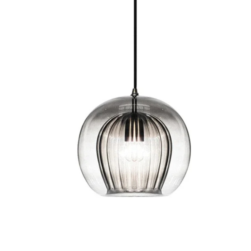 Vue d'ensemble de la lampe suspendue dans un intérieur moderne