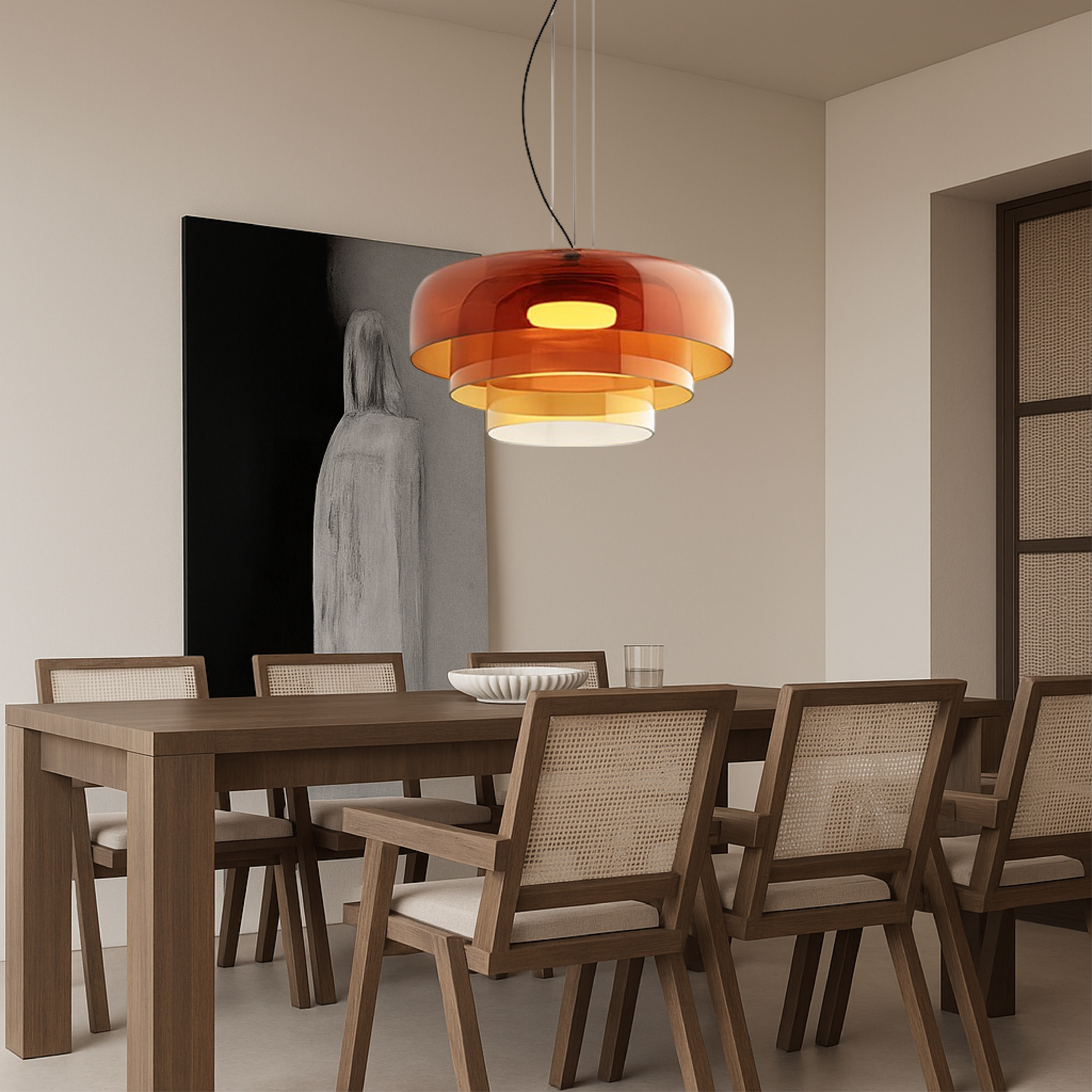 Lampe suspendue éclairant un intérieur moderne