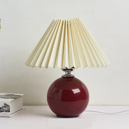 Lampe rétro allumée, diffusant une lumière apaisante