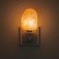 Gros plan sur la texture cristalline de la lampe en sel