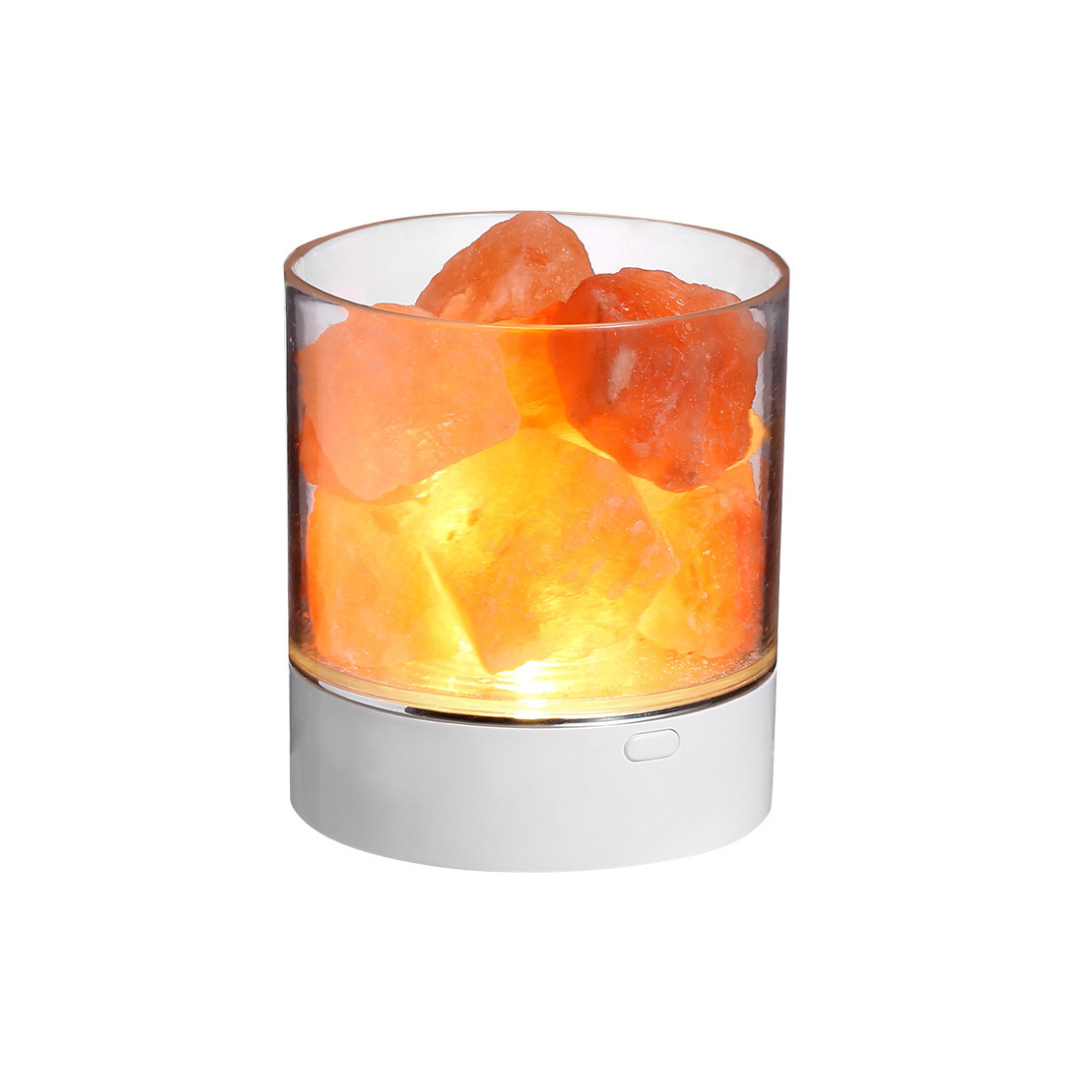 Vue latérale de la lampe à sel avec câble USB