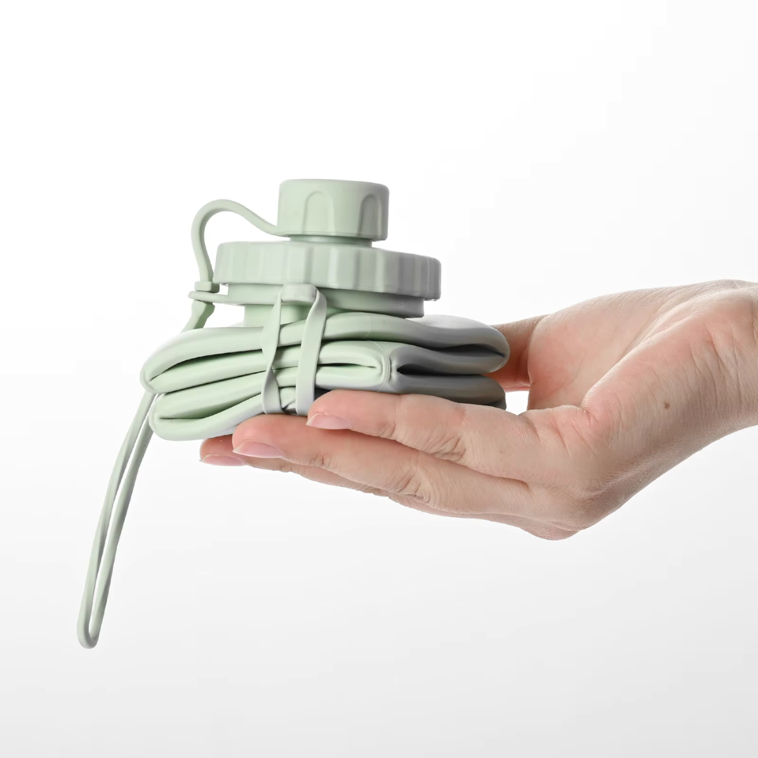 Bouteille d'eau pliable en silicone vue de profil