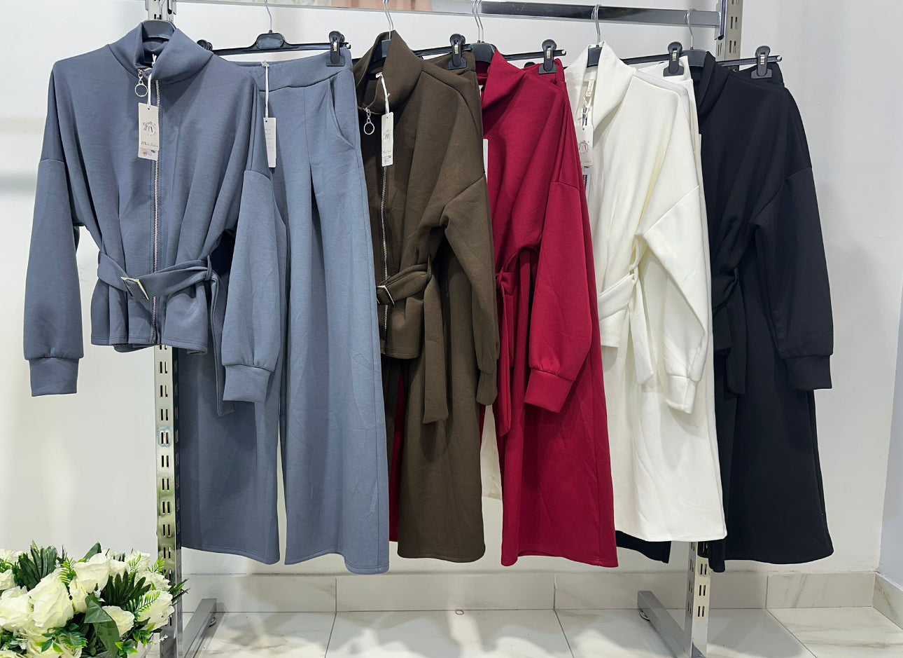 Pantalon décontracté assorti au sweat pour un look élégant