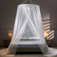 Filet transparent couvrant un lit double