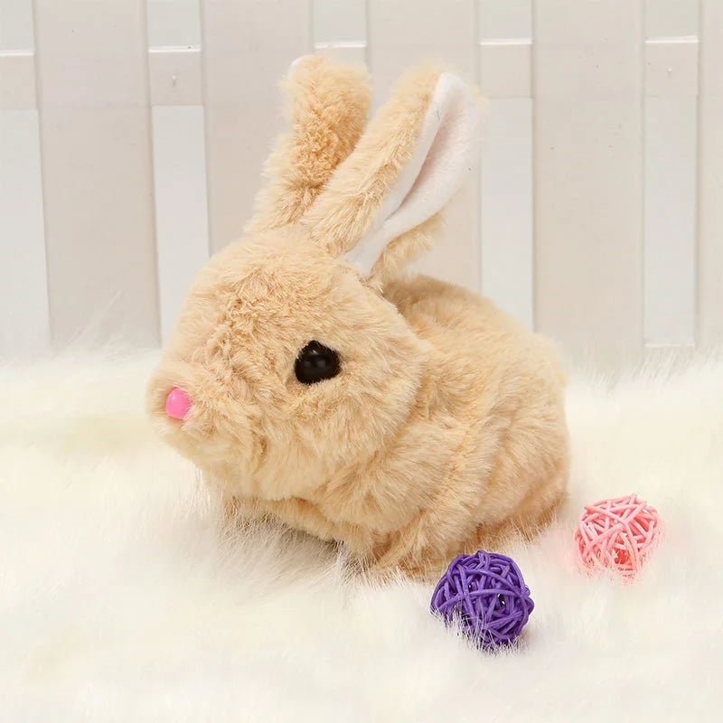 Lapin en peluche assis sur un tapis moelleux, lumière naturelle