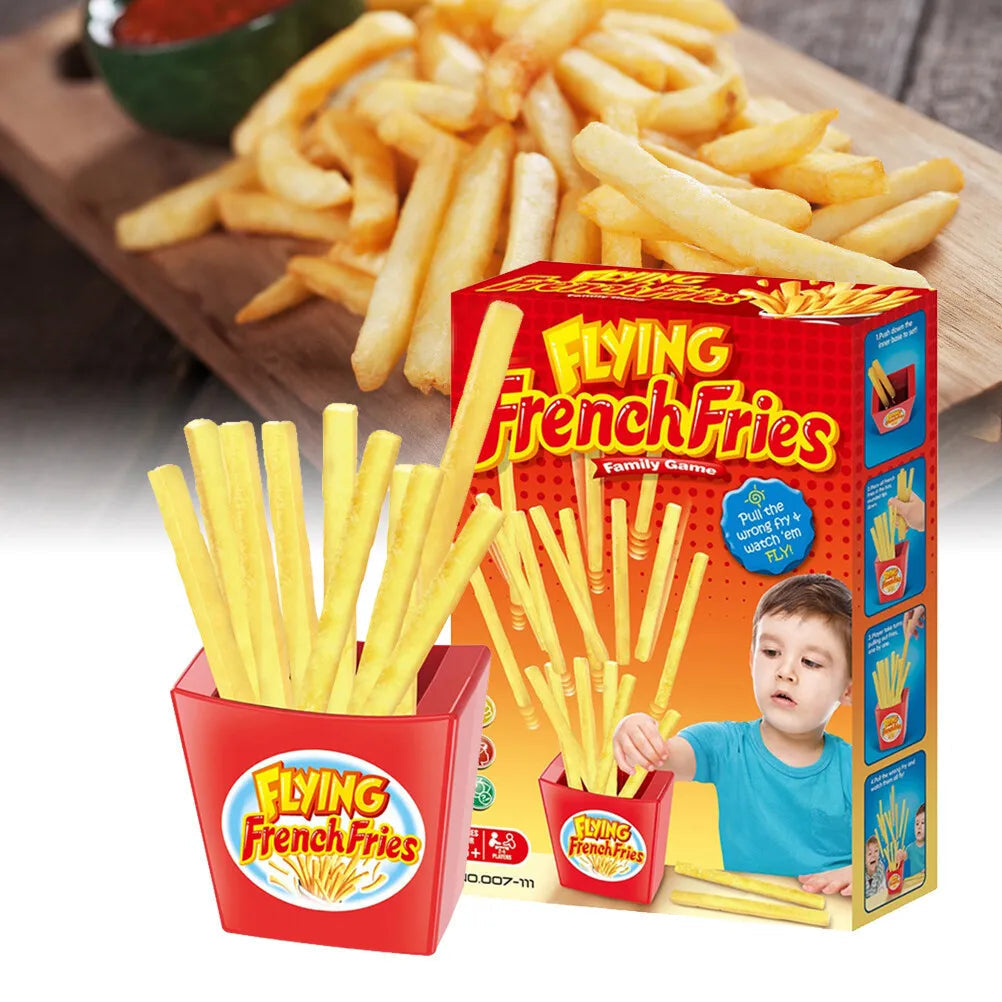 Vue d'ensemble du jeu avec des frites dispersées sur la table