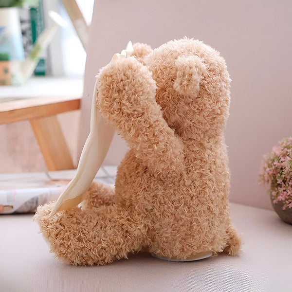Gros plan sur le visage souriant de l'ours en peluche