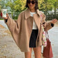 Vue de profil du manteau d'hiver oversized pour femmes