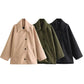Vue arrière du manteau oversized avec manches longues