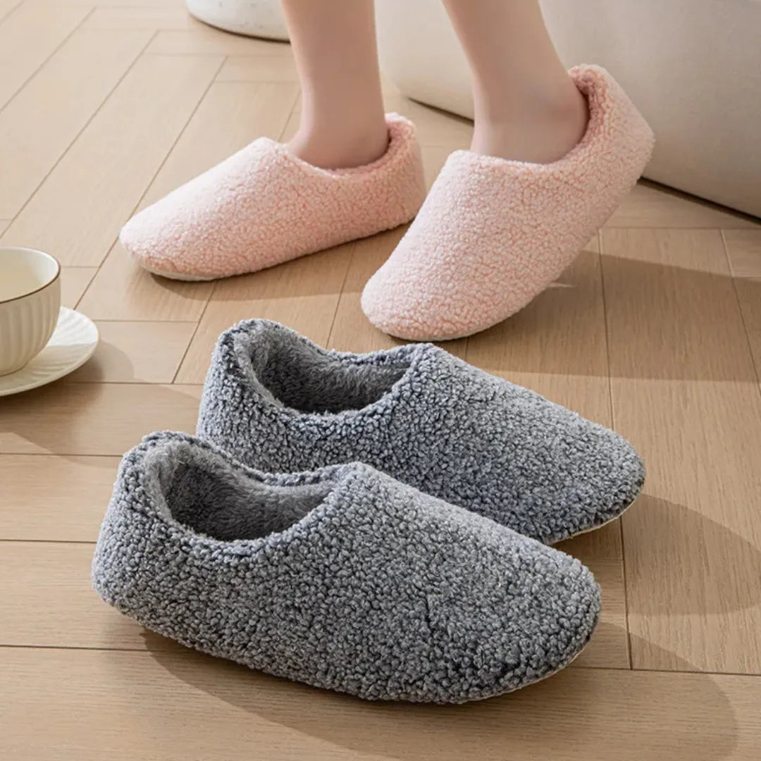 Chaussons d'intérieur en tissu doux, vue latérale