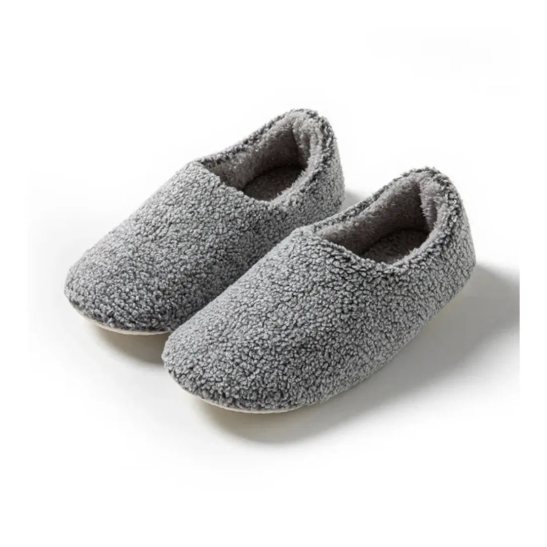 Chaussons d'intérieur avec une finition simple et élégante