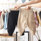 Gros plan sur la texture douce du pantalon cargo enfant
