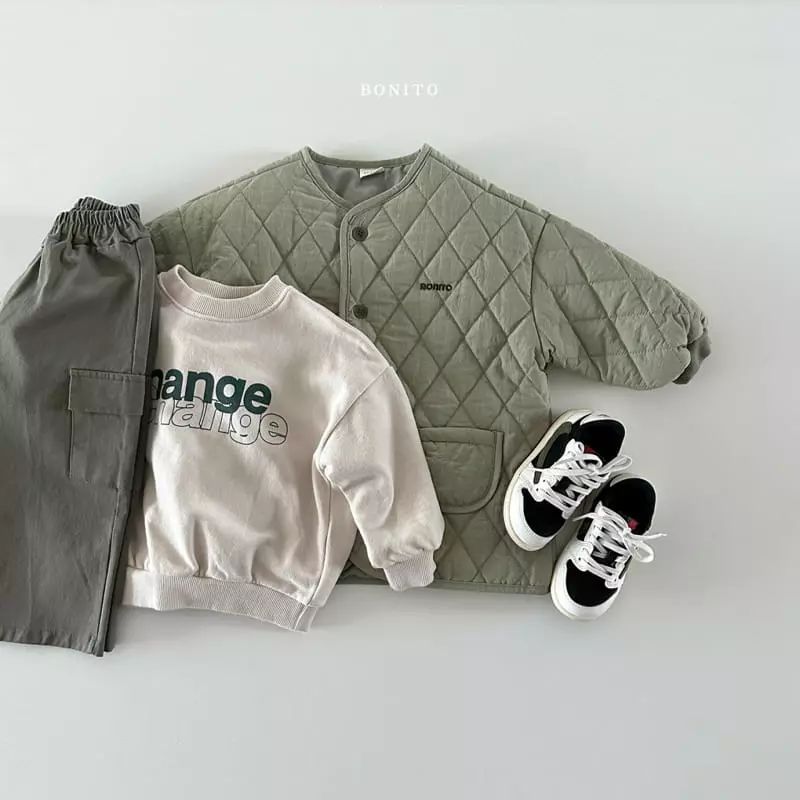 Veste noire matelassée pour enfant, détails des boutons