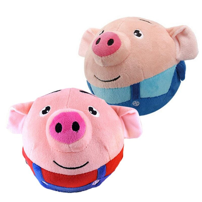 Gros plan sur le visage souriant du cochon en peluche