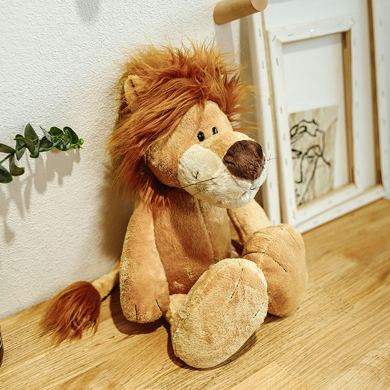 Serpent en peluche enroulé avec motifs verts