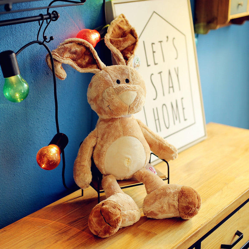 Girafe en peluche au long cou tacheté