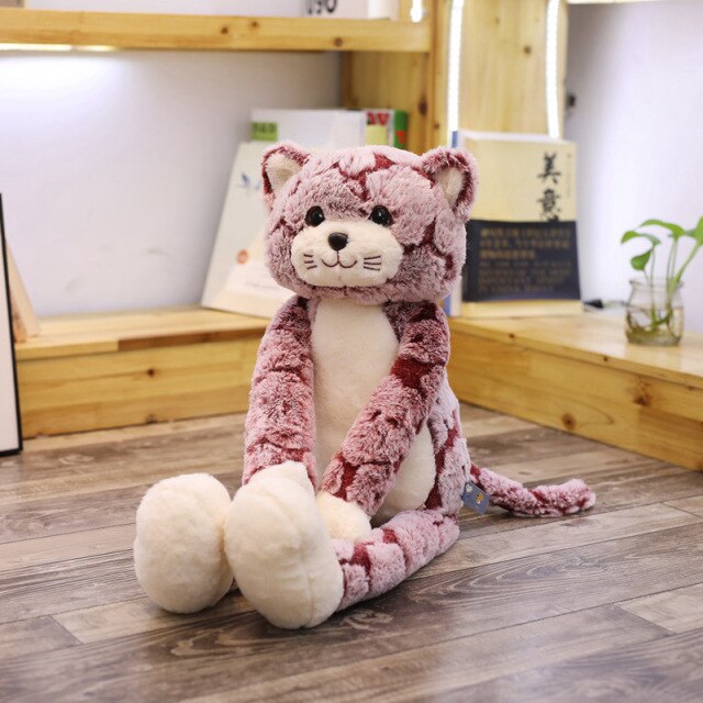 Collection de chats en peluche Kawaii dans un panier en osier
