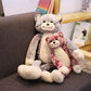 Gros plan sur le visage souriant d'un chat en peluche Kawaii