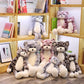 Détail des pattes d'un chat en peluche Kawaii coloré